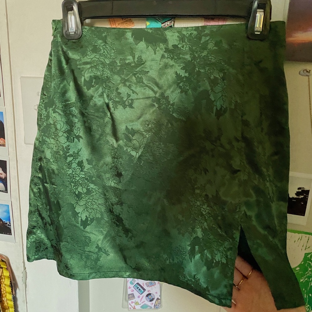 ✨3 FOR $30 SALE satin green skirt with slit